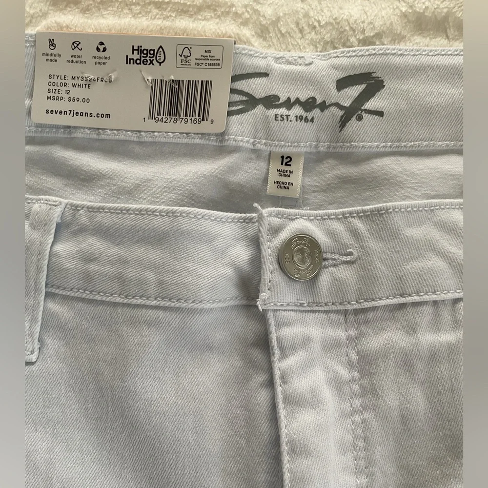 Seven7 White Denim Shorts Size 12 Women Weekend Stretch Fray Hem NWT - Picture 5 of 9